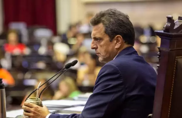 Uno de los empresarios que se reunió con Massa y Máximo Kirchner dio positivo por coronavirus