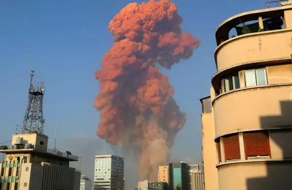 Decenas de heridos y viviendas dañadas tras una fuerte explosión en el puerto de Beirut