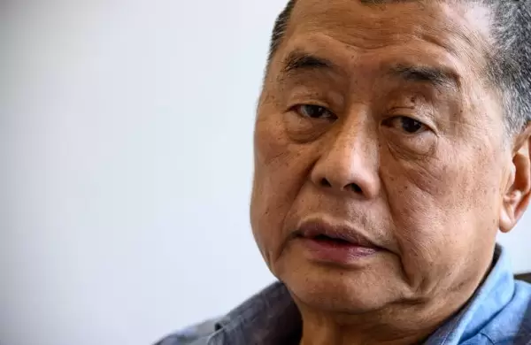 Bajo la polémica nueva ley de seguridad, China arresta en Hong Kong a un magnate de medios opositor