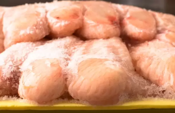 Las autoridades chinas detectaron coronavirus en un lote de alas de pollo importadas de Brasil