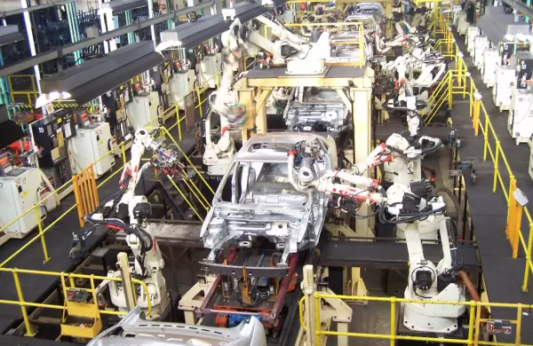Ford y Mercedes Benz volverán a los dos turnos de producción