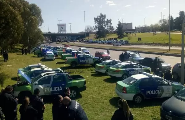 Sigue la protesta de la Polica Bonaerense y empieza a complicar al Gobierno