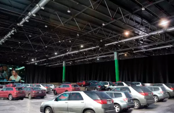 Cómo será el primer autocine cerrado en La Rural