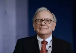 Buffett present resultados financieros y acumula una sorprendente cantidad de efectivo