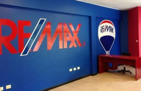 Las claves que explican la guerra de quince años entre los martilleros y RE/MAX