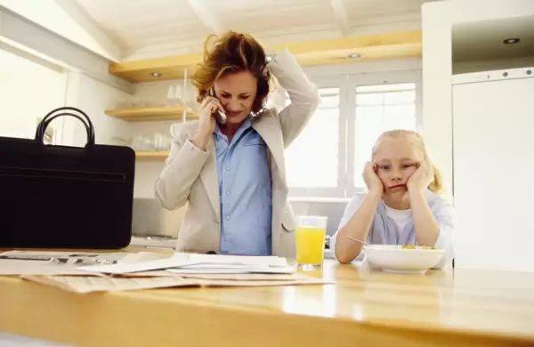 Este hbito matutino puede sabotear tu productividad todo el da: por qu hay que evitarlo