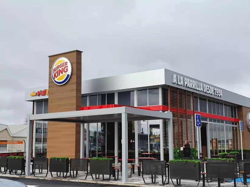 Los locales de Burger King sólo atienden ahora por medio de delivery o take away.