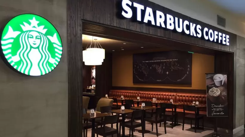 Starbucks es una de las empresas afectadas por la caída del consumo derivada de