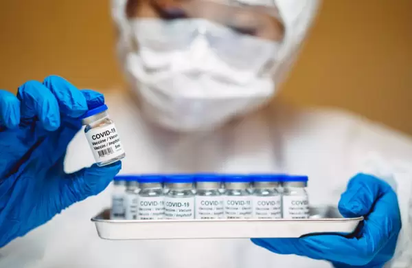 Pfizer tiene una ventaja inicial, pero el mercado de la vacuna COVID-19 aún está en juego
