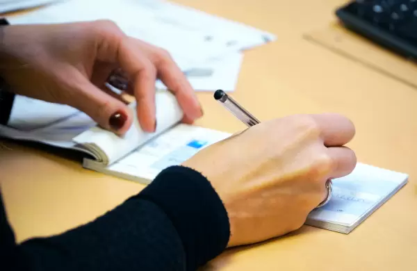 Cuáles son las 12 industrias que otorgarán los mayores incrementos salariales por encima del mercado laboral