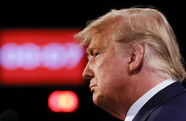 Trump prohíbe a los estadounidenses invertir en empresas vinculadas al ejército chino