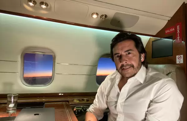 "Volar bajo es muy peligroso", dice el empresario y piloto que se estrell desde 70 metros y de milagro sobrevivi con toda su familia a bordo