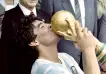 Murió Diego Maradona: el hombre que se inventó así mismo, llegó a lo más alto y se convirtió en un “maestro inspirador para los soñadores”