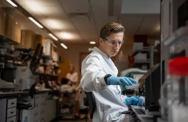 La ANMAT ultima detalles para aprobar la vacuna de AstraZeneca esta semana