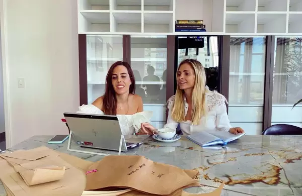 Se conocieron en Yale y con su marca Heloise apostaron al mundo de la moda en plena pandemia