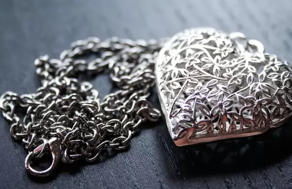 Joyitas de subasta para el Día de los Enamorados