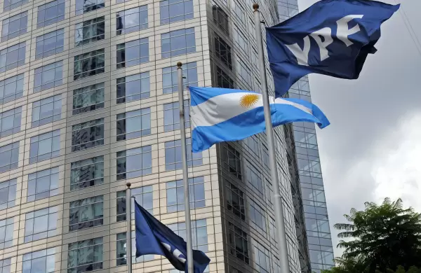 YPF cerró su canje de deuda con 60% de aprobación y evitó el default