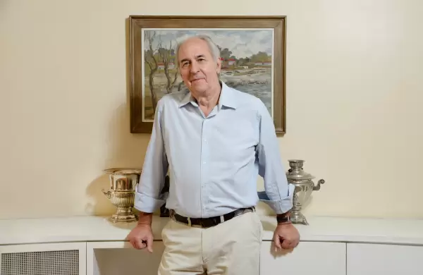 Jorge Lapeña: YPF tambalea y tiñe a todo el sector energético”