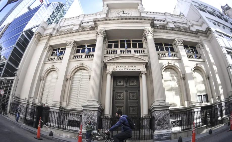 Advertencia de la asociación internacional de bancos por la reforma al BCRA: el éxito de la nueva carta orgánica depende de la política