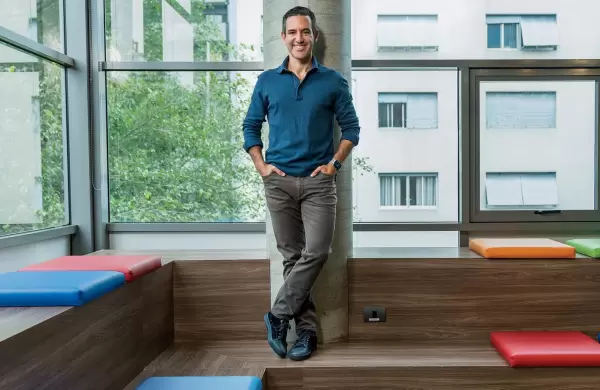 La historia David Vélez, el multimillonario colombiano que revolucionó la banca de Brasil con Nubank