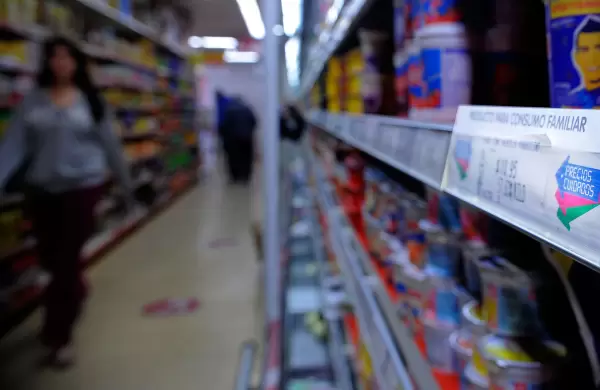 El Gobierno intentar congelar el precio de ms de 100 productos por 6 meses
