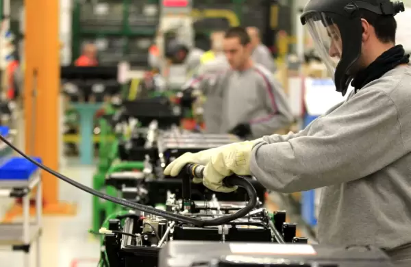 La actividad económica se retrajo un 2,4% en el primer bimestre del 2021