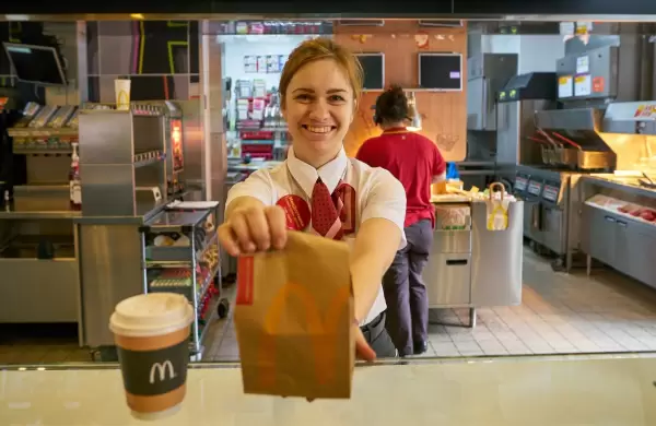 Esta es la estrategia de McDonald's para tener felices a sus empleados