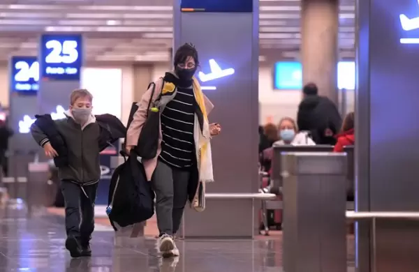 Crean un test ultra rápido para el coronavirus que revolucionará los vuelos