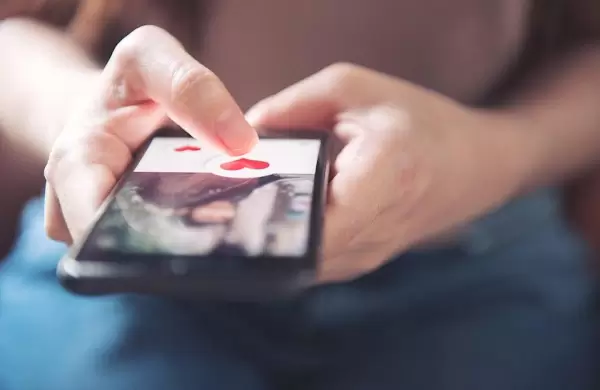 Tinder analiza cómo saltearse una polémica comisión de App Store y Google Play