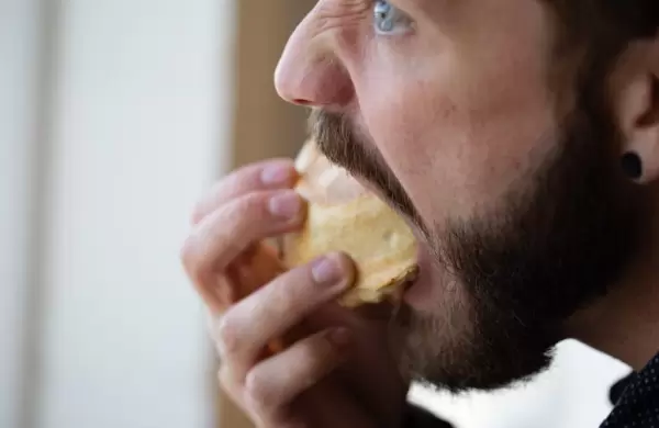 Hallazgo: descubren por qué resulta molesto escuchar a otros comer