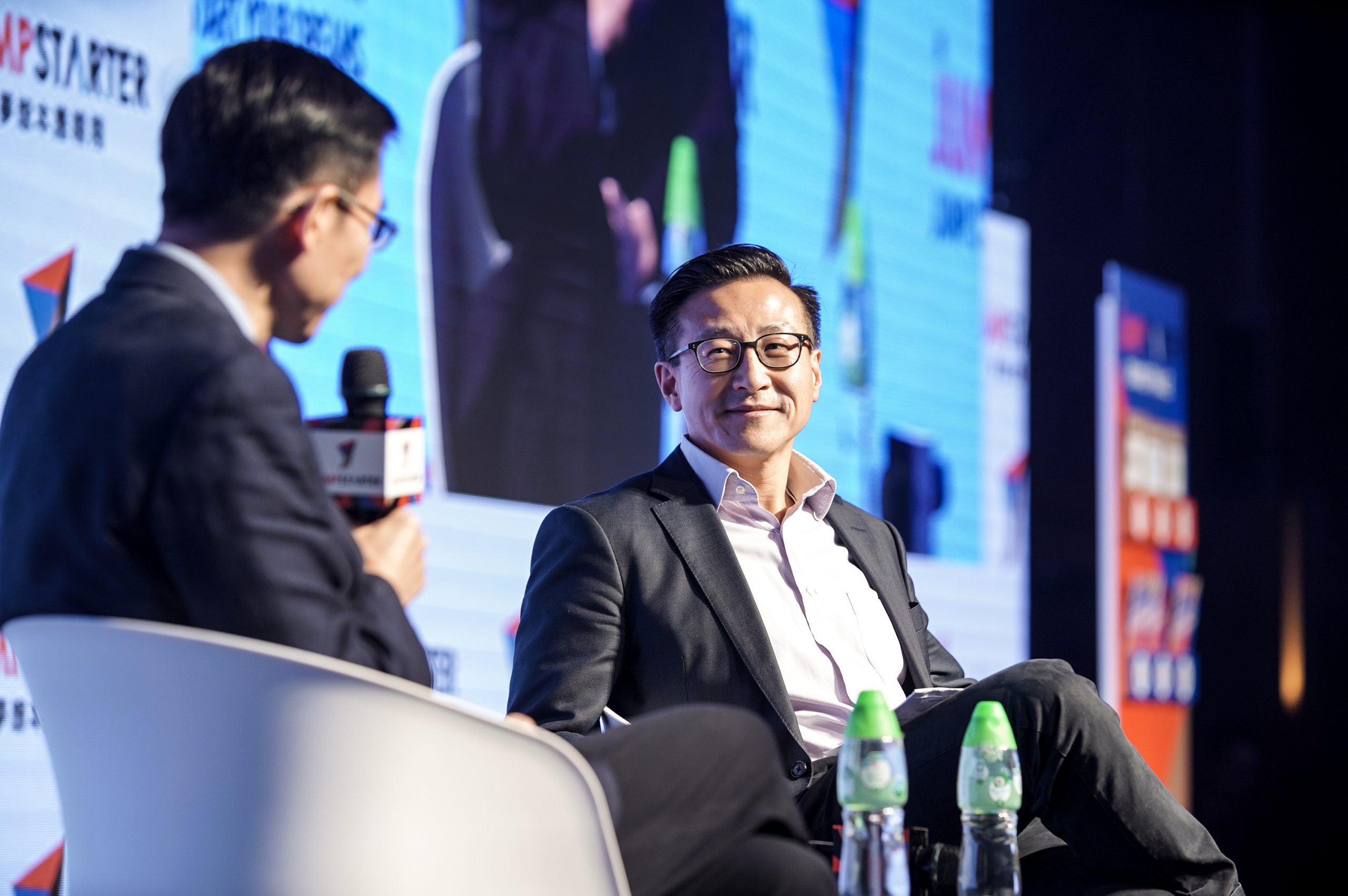 Joe Tsai, vicepresidente de Alibaba, da pistas del destino de Jack Ma
