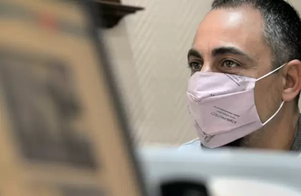 Denuncias y falsificaciones rodean a los barbijos inteligentes del Conicet