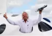 Sir Richard Branson le saca ventaja a Jeff Bezos en la carrera hacia el espacio