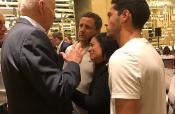 Joe Biden consoló a los padres de una argentina 
desaparecida en la tragedia de Miami