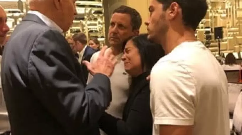 El presidente Joe Biden con los padres de Nicole “Nicky” Langesfeld