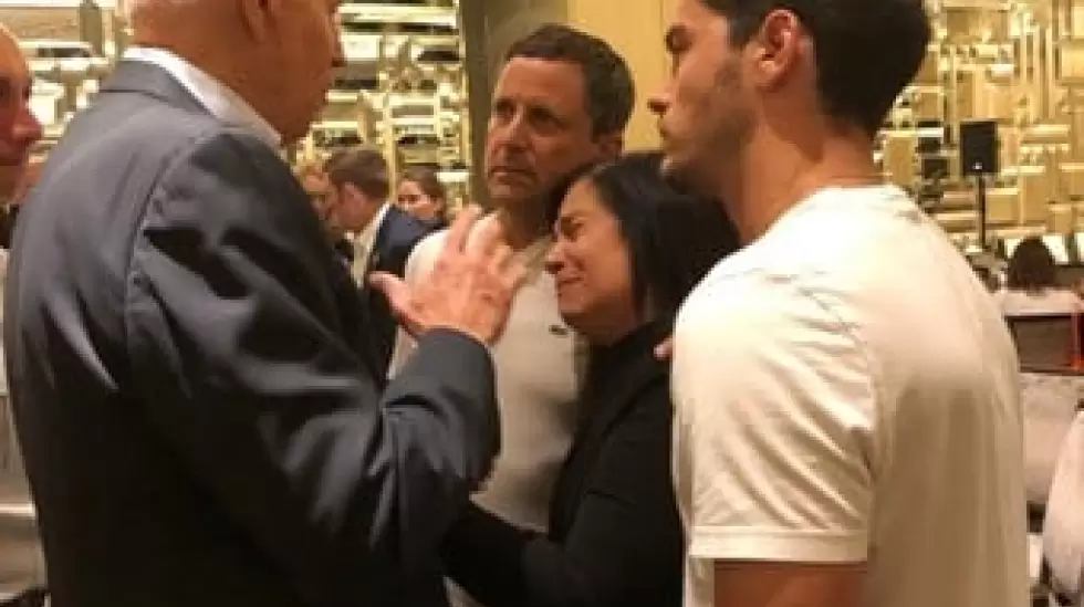 El presidente Joe Biden con los padres de Nicole Nicky Langesfeld