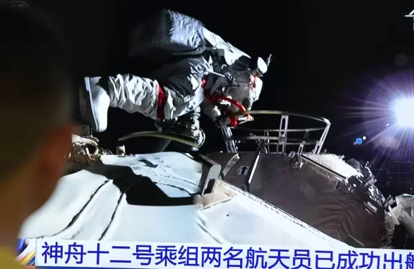 Video: así es cómo se ve y se siente caminar por el espacio