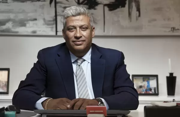 Acosado, el dueño de Garbarino negocia 
con el Estado e inversores mexicanos
