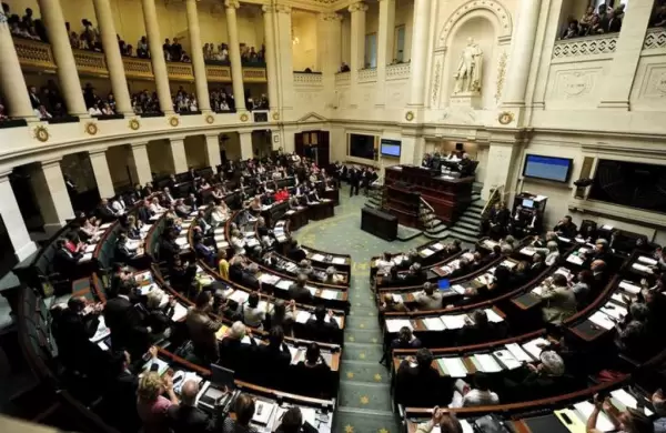 Cómo detectan a políticos que se distraen en medio de su trabajo