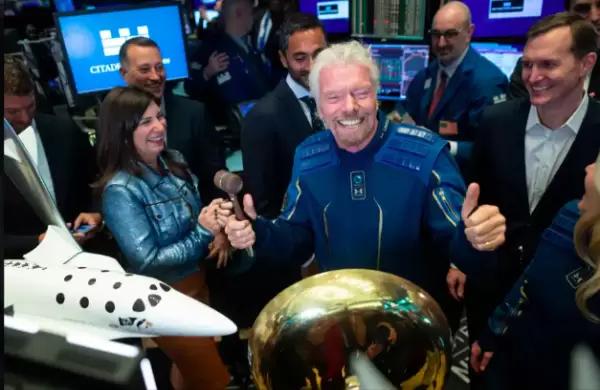 Cmo Richard Branson se convirti en el primer multimillonario en volar su propia nave al espacio