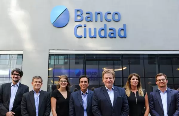 Lanzan créditos de hasta $ 700 mil para estudiantes "para hacer lo que se quiera"