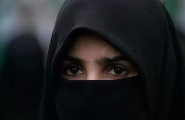 Tena Covid, se disfraz de su esposa para poder viajar y  termin detenido