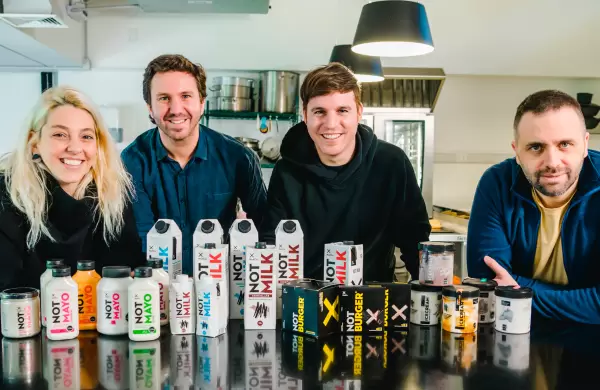 La foodtech chilena NotCo, en la que invirtieron Federer y Jeff Bezos, ya es unicornio