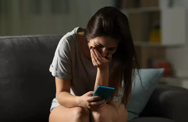 Qué es el doxing y por qué hay que cuidarse de las apps de citas