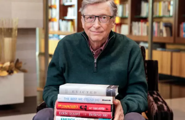 Qué está leyendo Bill Gates hoy y que no necesariamente recomienda
