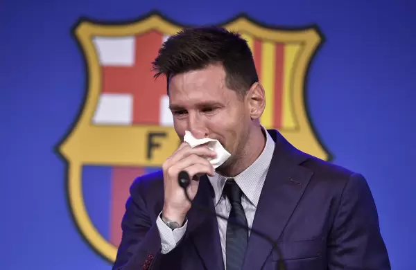 Emocionado, Messi confirmó su salida del Barça y dijo que PSG "es una posibilidad"