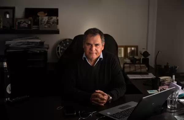 Quién es el hombre que hace que las grandes marcas lleguen a la vía pública