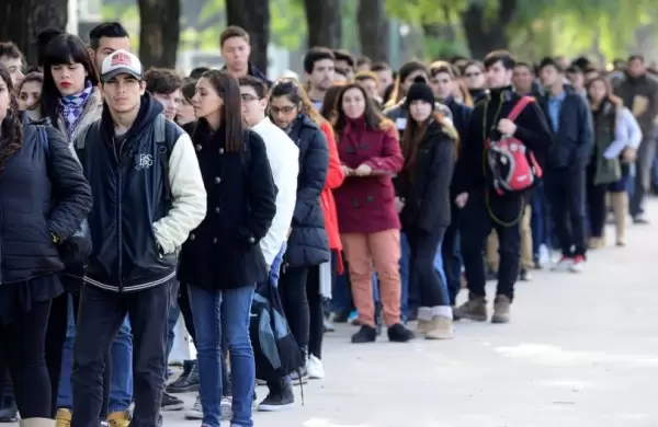 Salarios por el piso, la contracara de la tasa de desempleo ms baja desde 2016