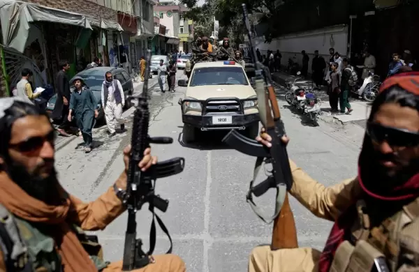 Videos, persecución y muerte: los talibanes avanzan 'puerta a puerta' en busca de opositores y periodistas