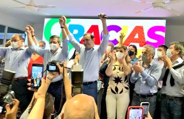 Gustavo Valdés arrasó en Corrientes y logró su reelección